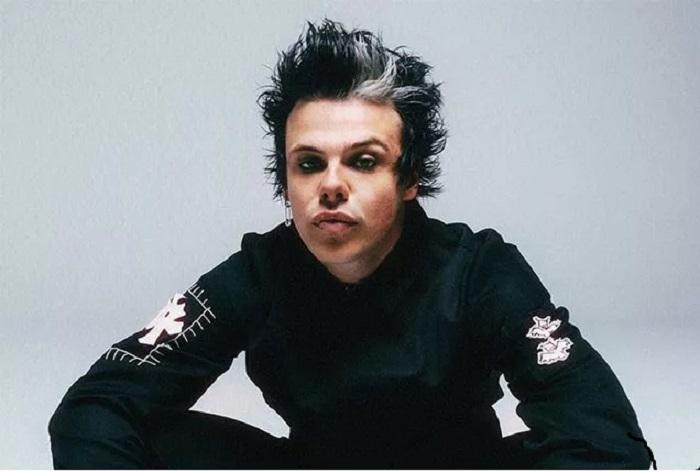 Yungblud sort une reprise explosive du plus grand hit de Kiss